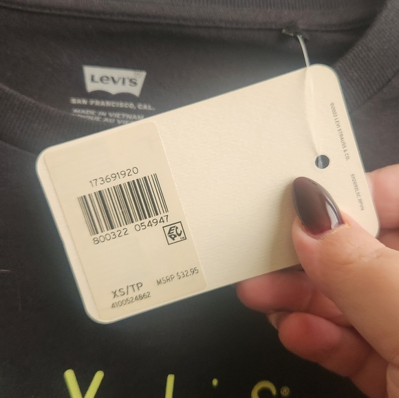 NWT - Levi's Graphic Tee - Picture 3 of 5